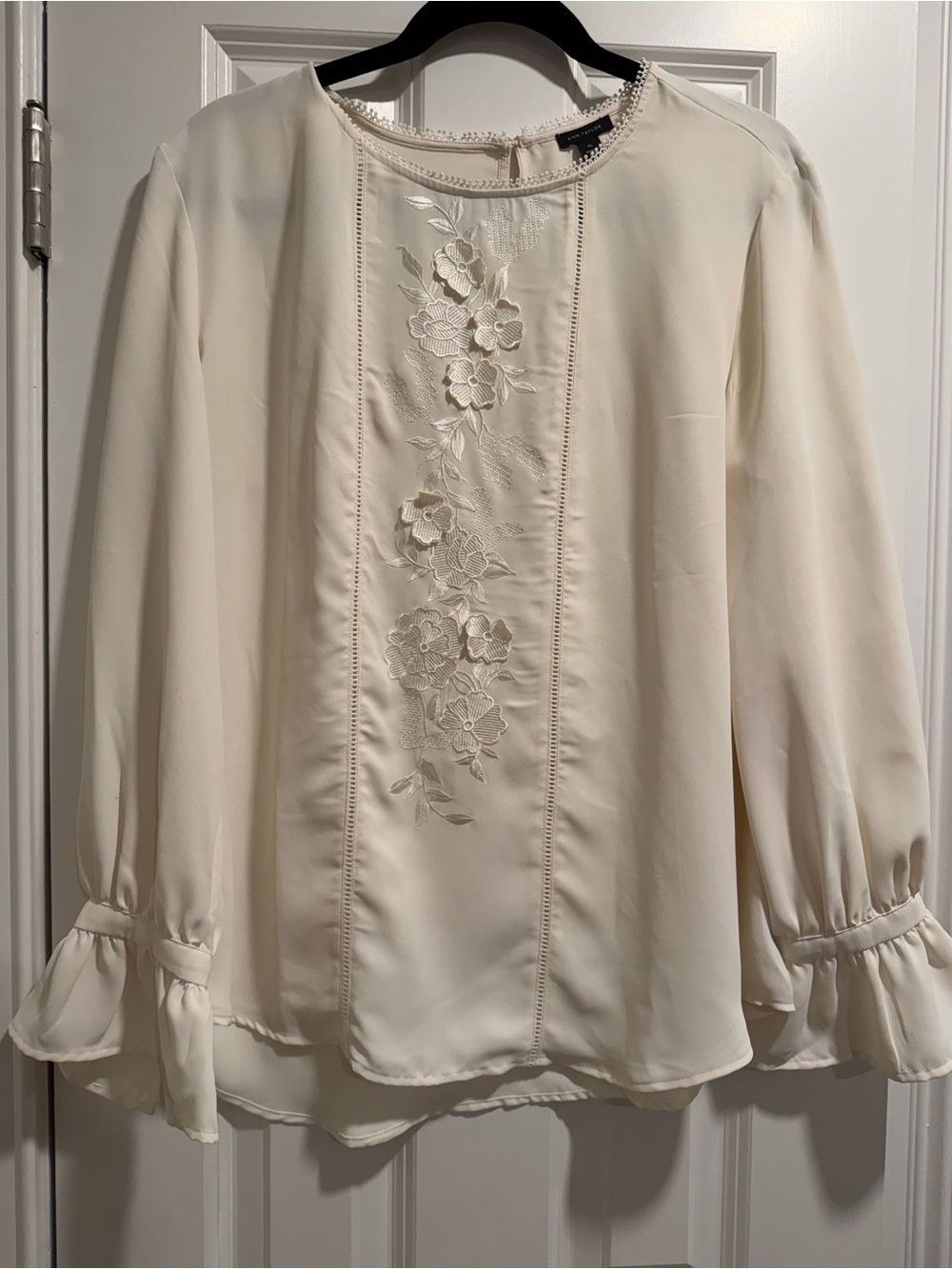 Women's Cream Floral Embroidered Long-Sleeve Blouse